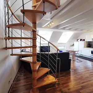 Duplex - Centre - Airconditioned - Netflix - 2 Balconies Apartment